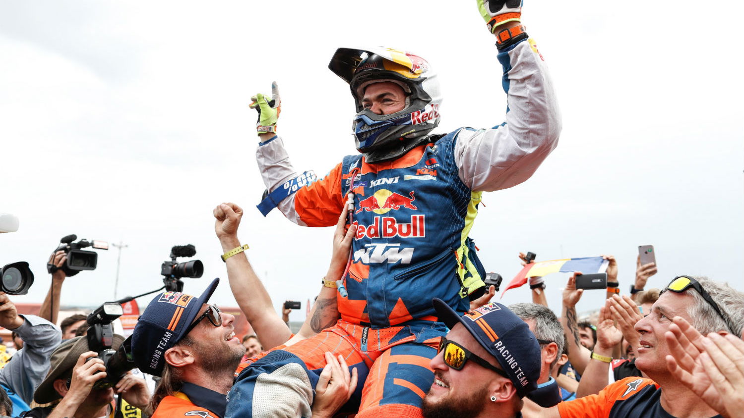 Matthias Walkner celebrates his maiden Dakar win